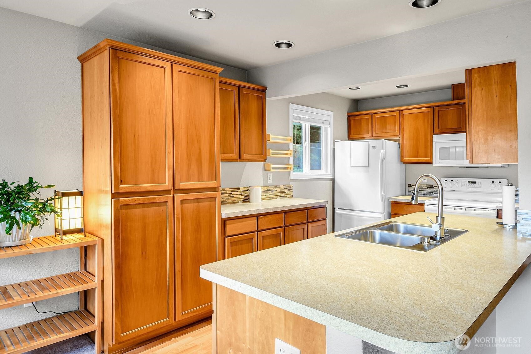 7807 218th Street Southwest, Unit 28 Edmonds, WA 98026 - Photo 2 of 20 Gallery Image 2