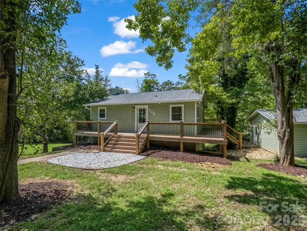 $450,000 | 106 Bobwhite Avenue, Lake Lure, NC 28746