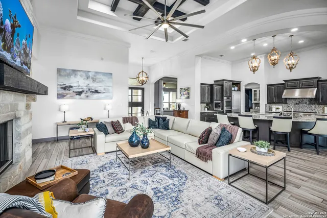 $1,950,000 | 2330 Occidente, New Braunfels, TX 78132