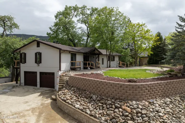 a view of a house with a yard