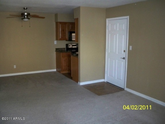 5877 North Granite Reef Road, Unit 2231 Scottsdale, AZ 85250 - Photo 3 of 10 Living room