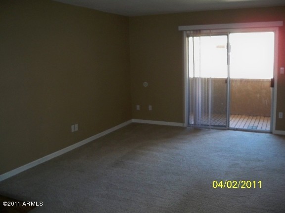 5877 North Granite Reef Road, Unit 2231 Scottsdale, AZ 85250 - Photo 4 of 10 Living room
