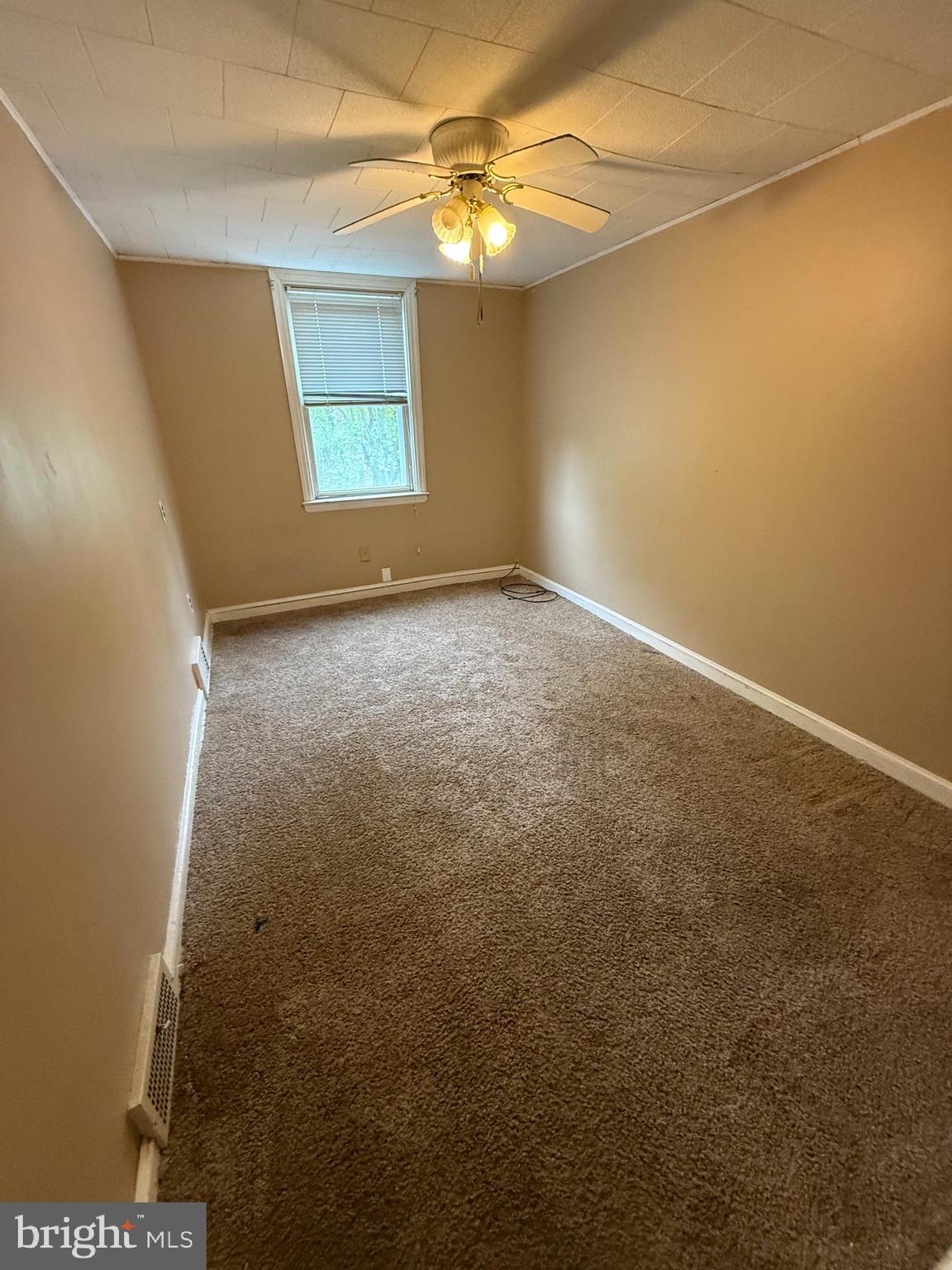 208 Golf Road Darby, PA 19023 - Photo 6 of 8
