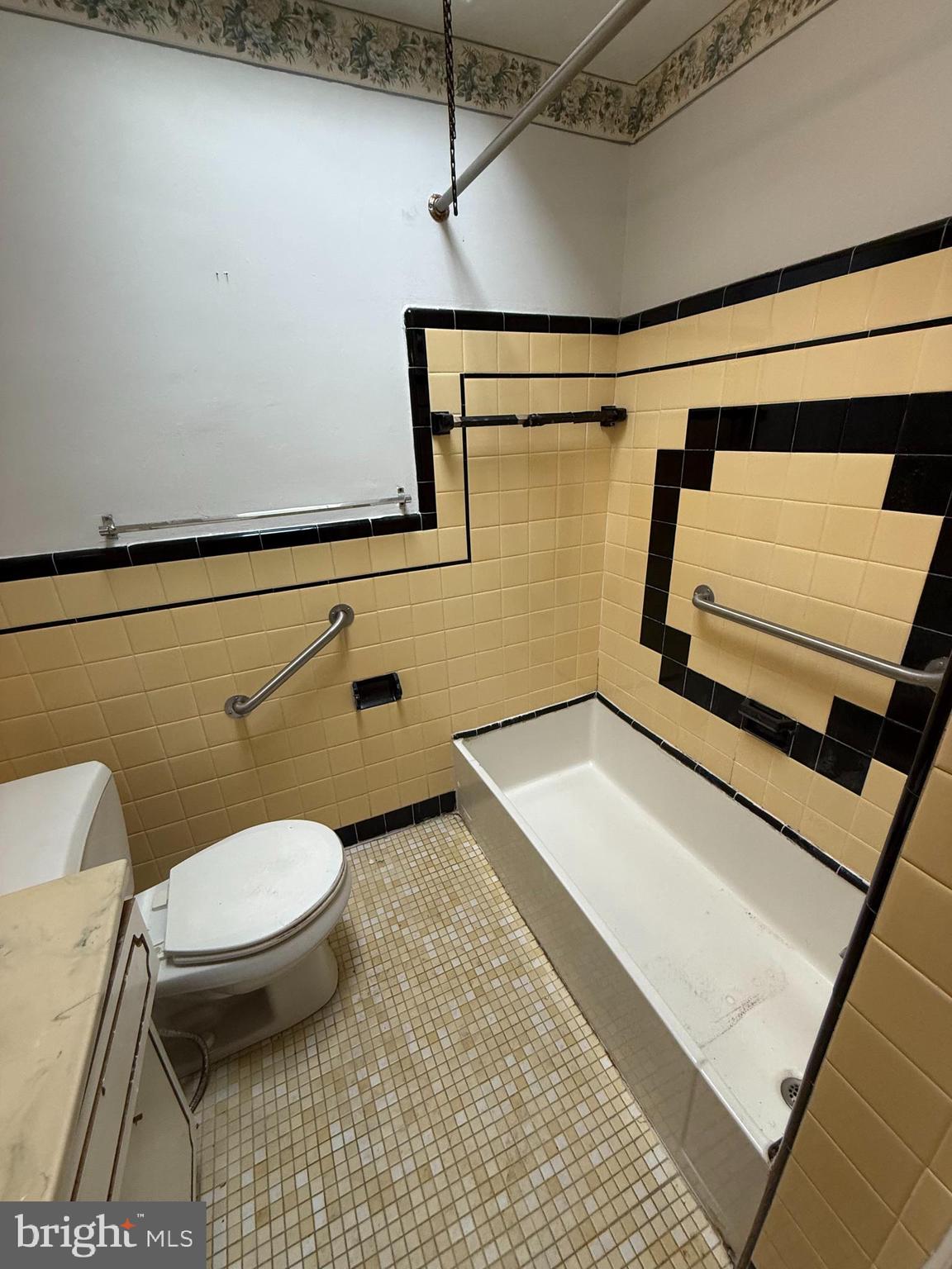 208 Golf Road Darby, PA 19023 - Photo 8 of 8