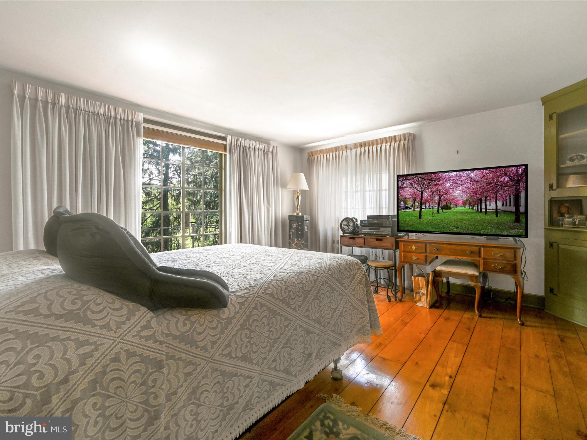 13 Conestoga Road Lancaster, PA 17602 - Photo 24 of 38 Master Bedroom