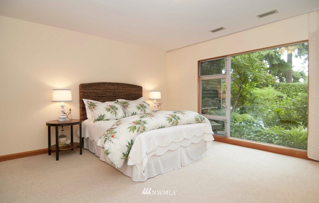 6651 Northeast Windermere Road Seattle, WA 98115 - Photo 14 of 15