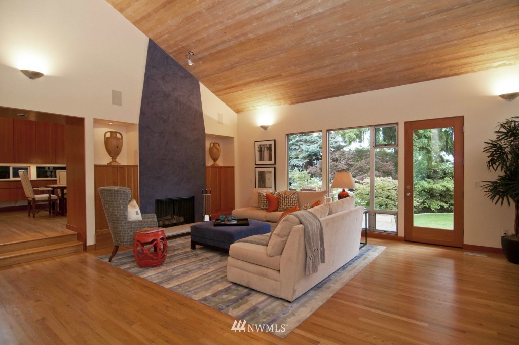 6651 Northeast Windermere Road Seattle, WA 98115 - Photo 3 of 15