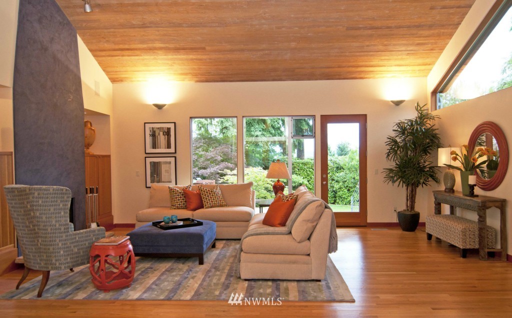 6651 Northeast Windermere Road Seattle, WA 98115 - Photo 4 of 15