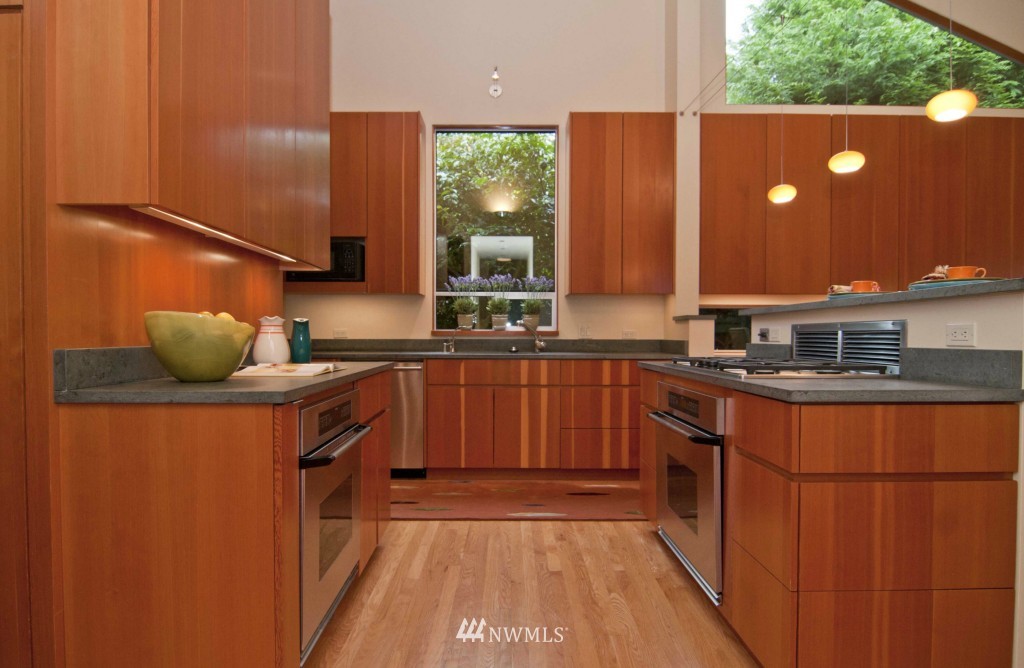 6651 Northeast Windermere Road Seattle, WA 98115 - Photo 6 of 15