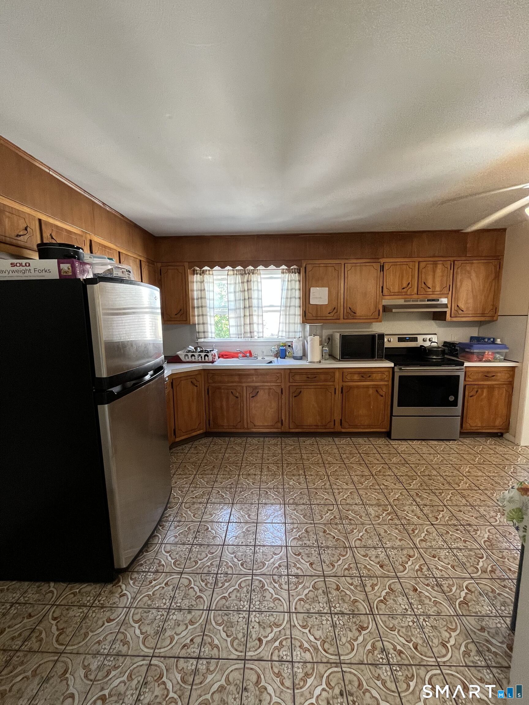 200 Robin Street, Unit 2 Bridgeport, CT 06604 - Photo 7 of 15