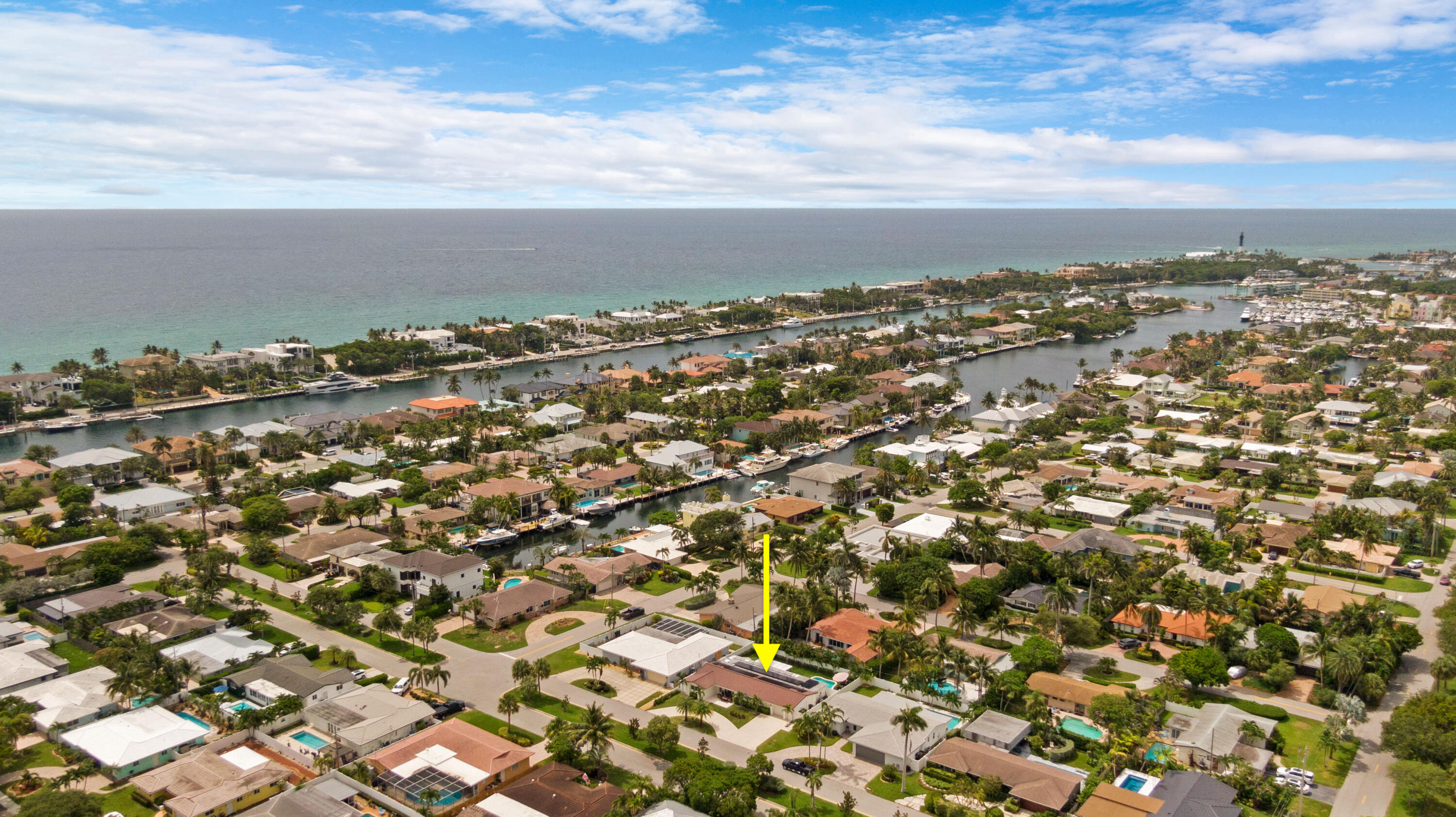 2862 Northeast 35th Court Lighthouse Point, FL 33064 - Photo 41 of 42 an aerial view of multiple house