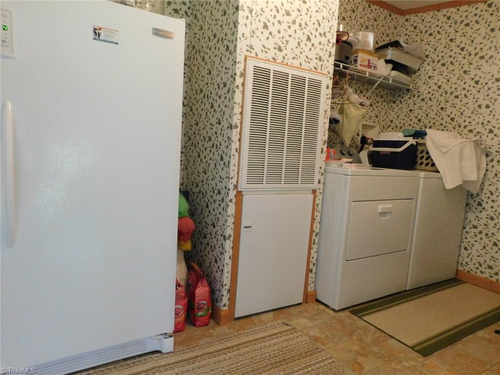 1296 Cid Road Lexington, NC 27292 - Photo 19 of 29 LAUNDRY