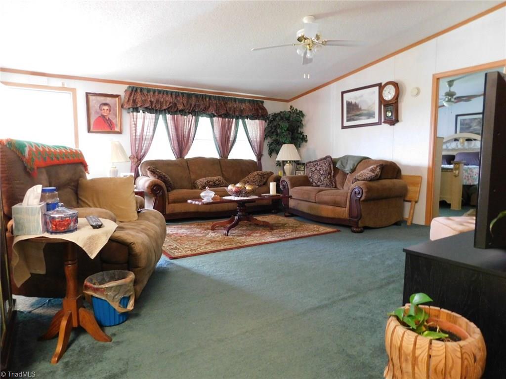 1296 Cid Road Lexington, NC 27292 - Photo 7 of 29 LIVING ROOM