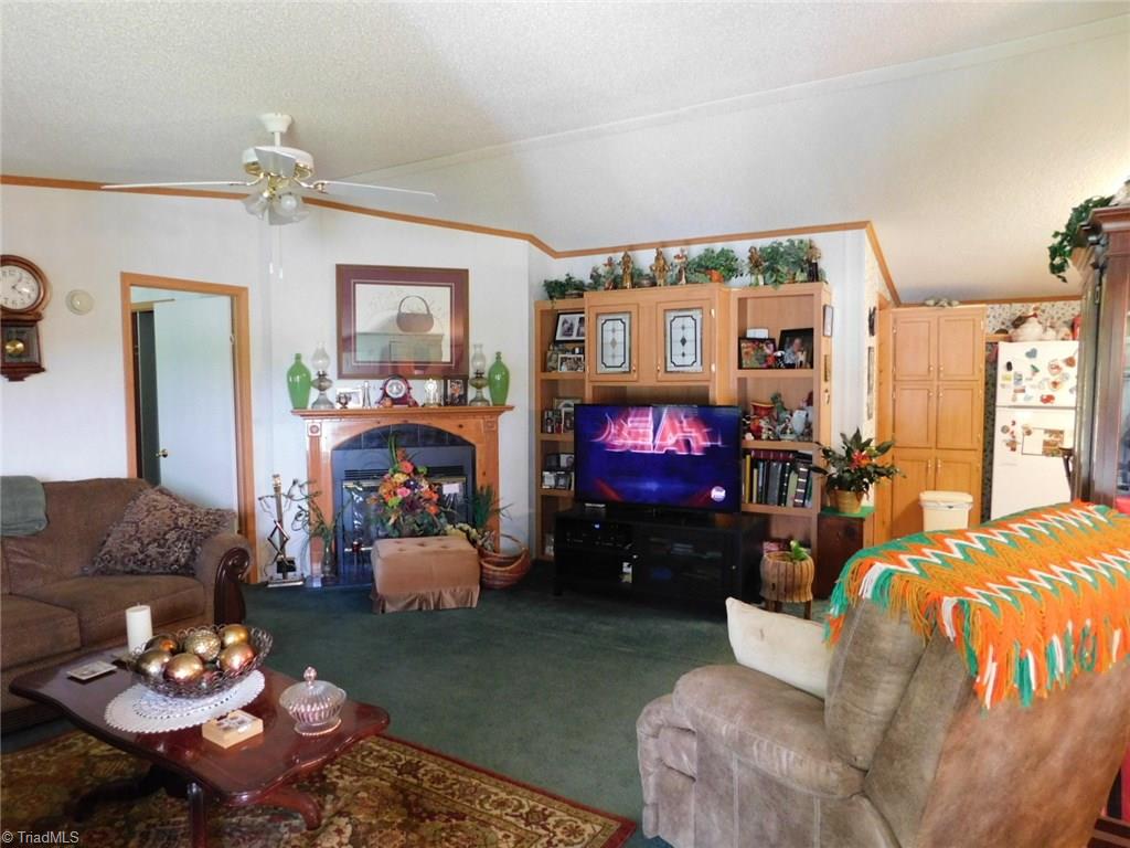 1296 Cid Road Lexington, NC 27292 - Photo 8 of 29 LIVING ROOM