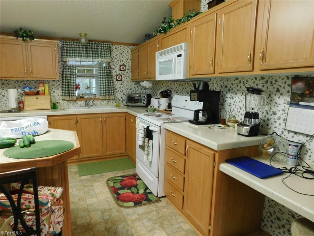 1296 Cid Road Lexington, NC 27292 - Photo 10 of 29 KITCHEN