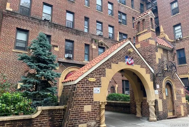 $2,350 | 37-21 80th Street, Unit 6E | Jackson Heights