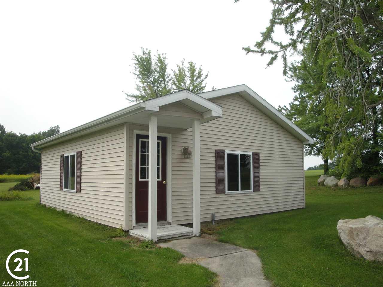 3127 West Sutton Road Lapeer, MI 48446 - Photo 27 of 33 31358207-26.JPG