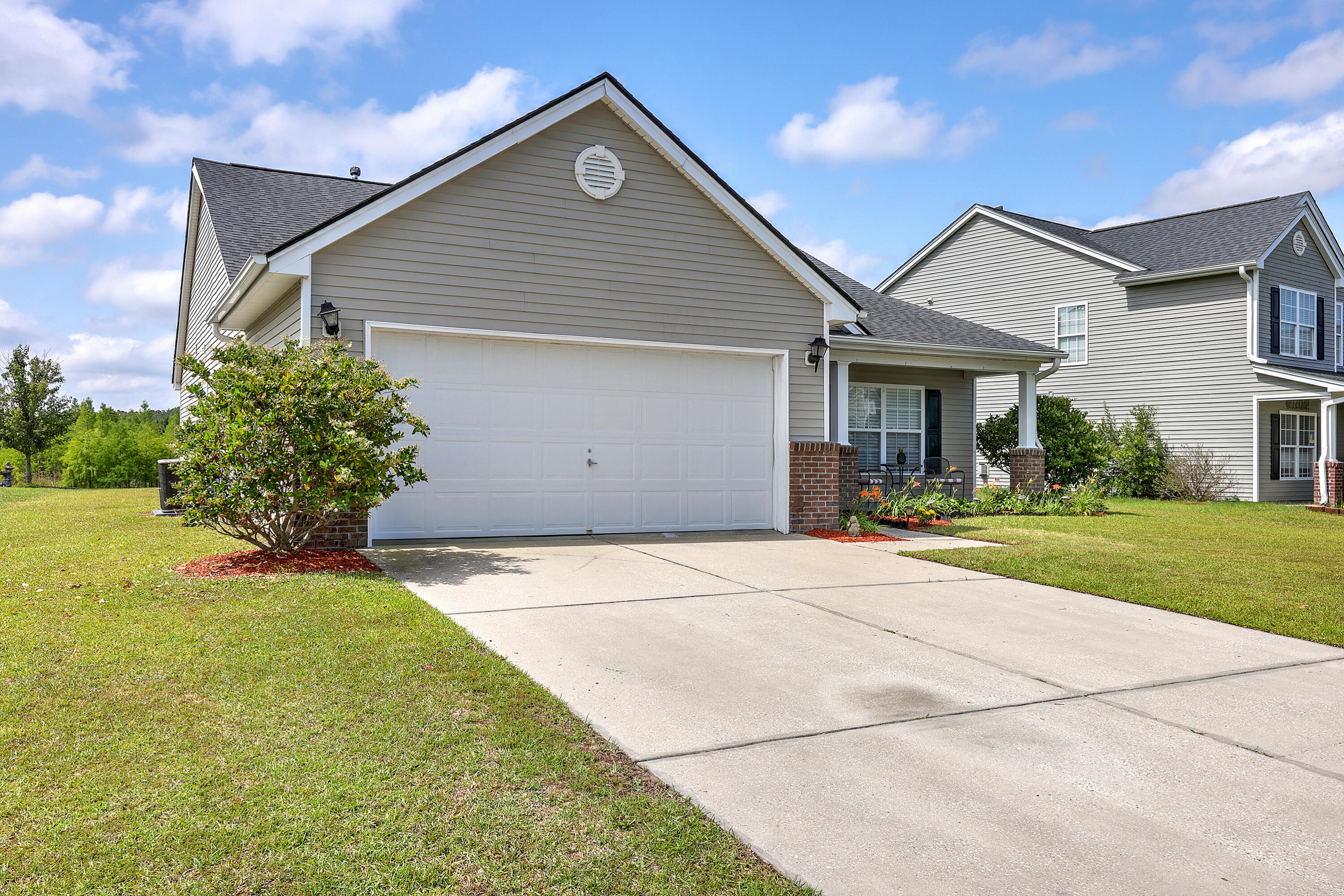 145 Decatur Drive Summerville, SC 29486 - Photo 3 of 39 ZYN_9979_80_81_82_83_84_85