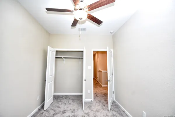 an empty room with fan and a ceiling fan