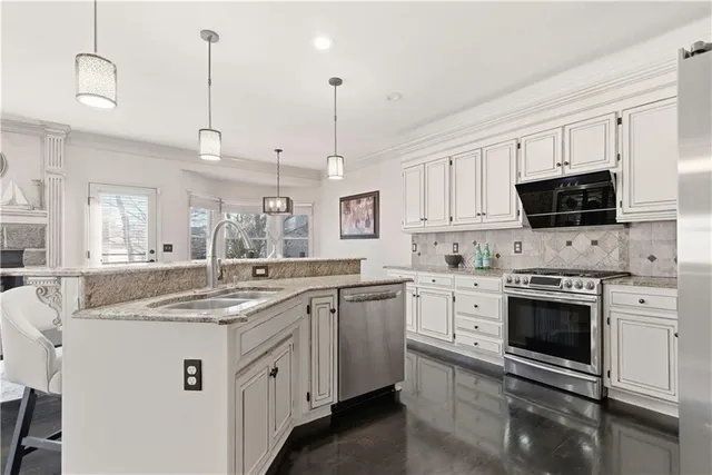 $665,000 | 16009 Ash Street, Overland Park, KS 66085