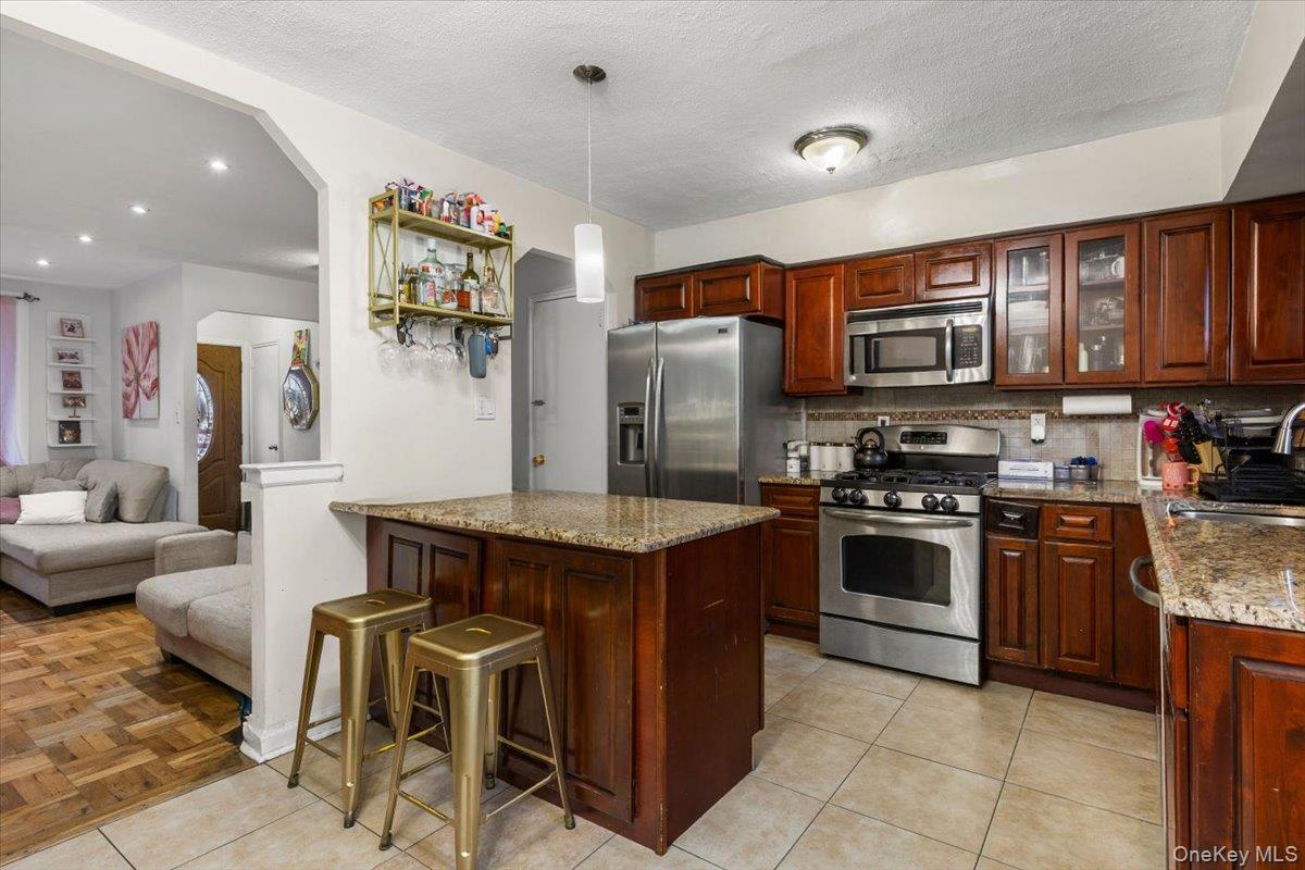 3303 Eastchester Road Bronx, NY 10469 - Photo 7 of 19
