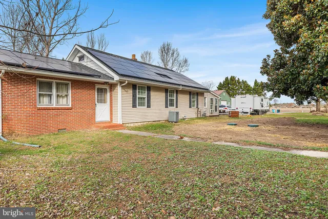 a house that has garden