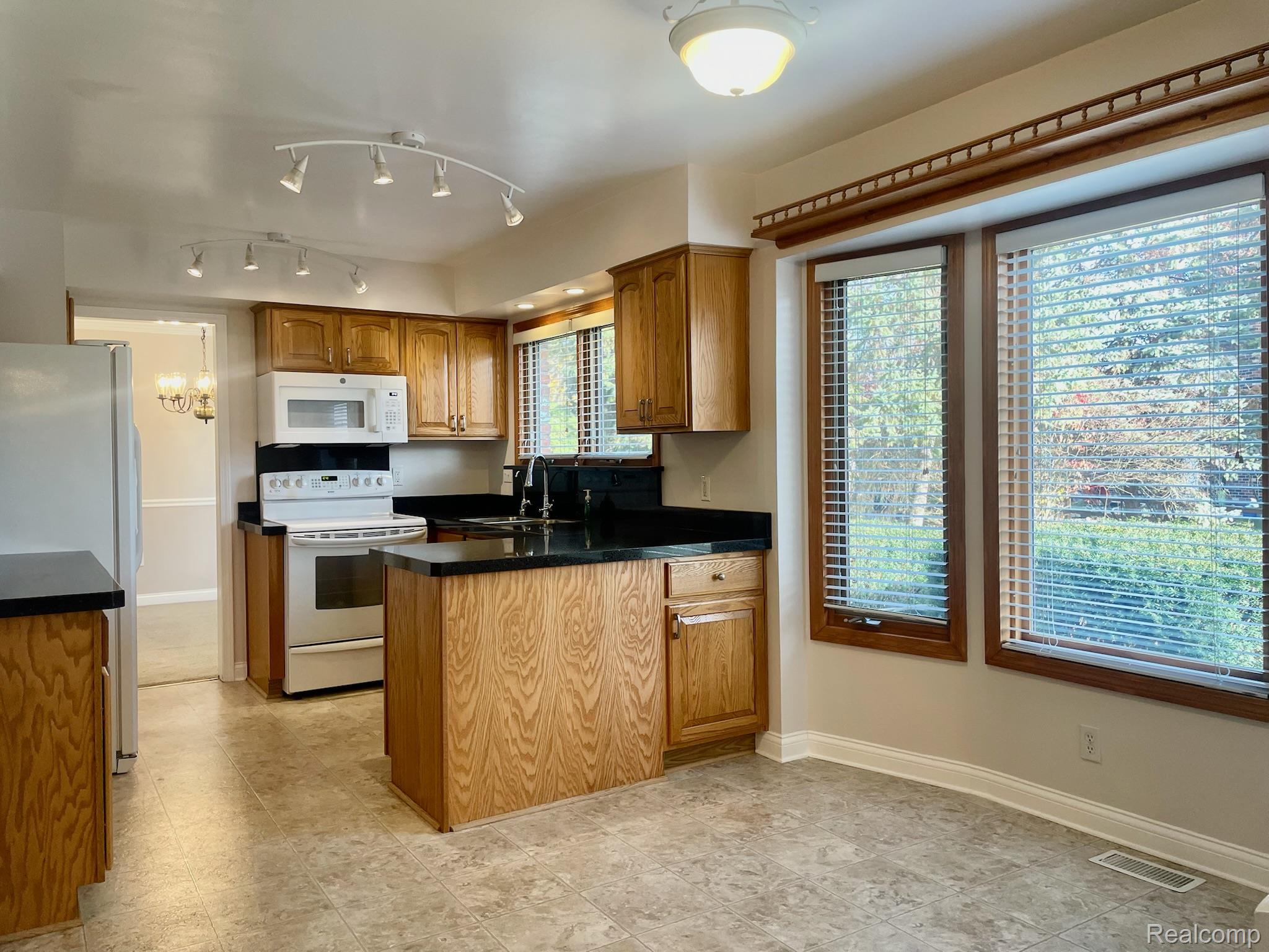 14056 Riverside Drive Livonia, MI 48154 - Photo 10 of 44 Breakfast Nook