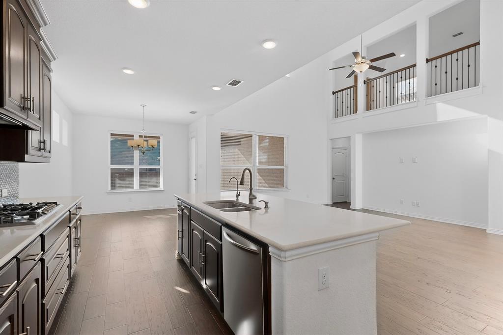 2249 English Ivy Road Frisco, TX 75033 - Photo 9 of 40