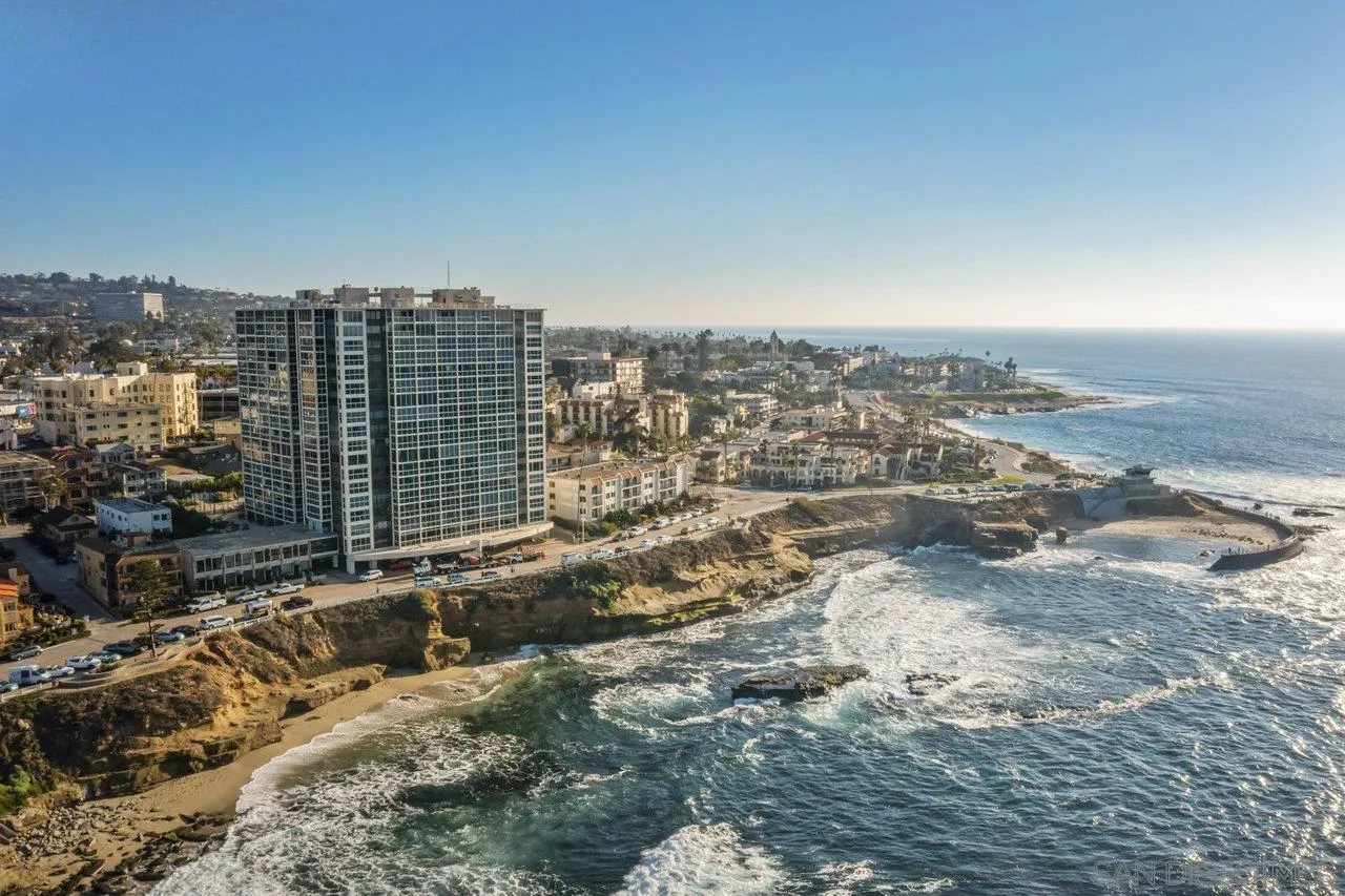 939 Coast Boulevard, Unit 4H La Jolla, CA 92037 - Photo 2 of 39 a view of a city