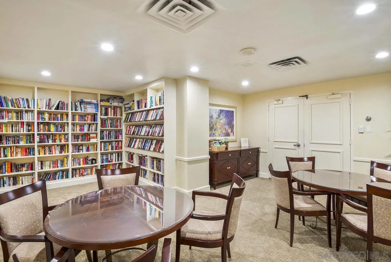 939 Coast Boulevard, Unit 4H La Jolla, CA 92037 - Photo 28 of 39 a workspace with furniture and window