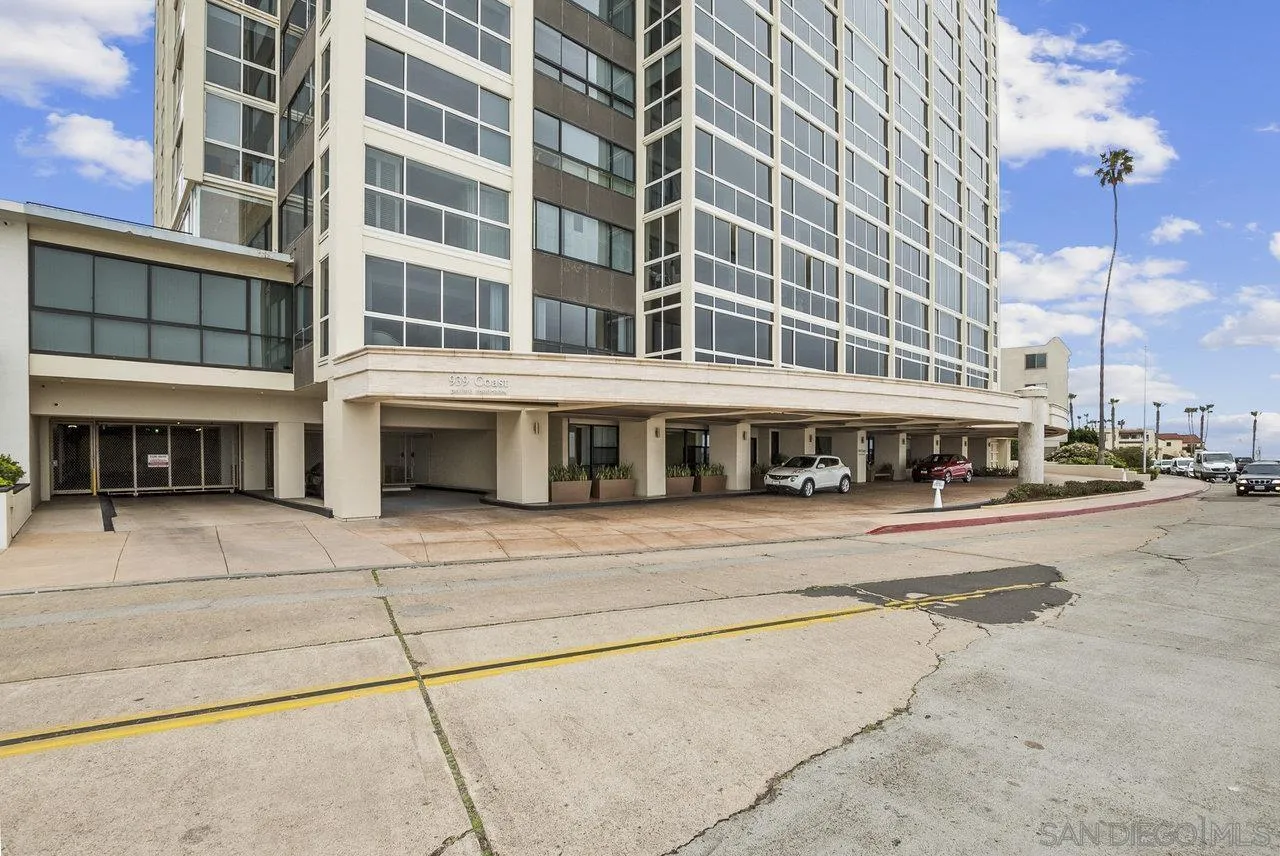 939 Coast Boulevard, Unit 4H La Jolla, CA 92037 - Photo 33 of 39 a front view of a building with a street
