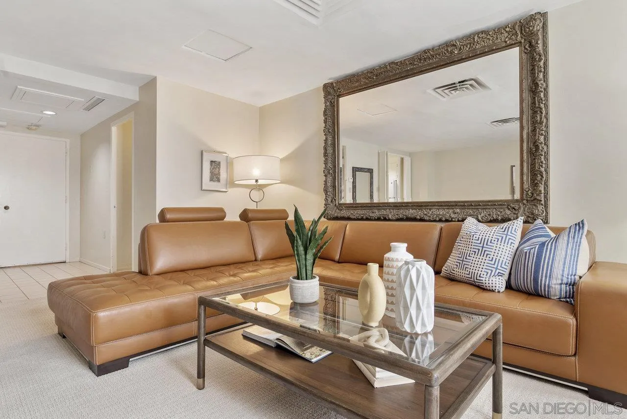 939 Coast Boulevard, Unit 4H La Jolla, CA 92037 - Photo 10 of 39 a living room with furniture