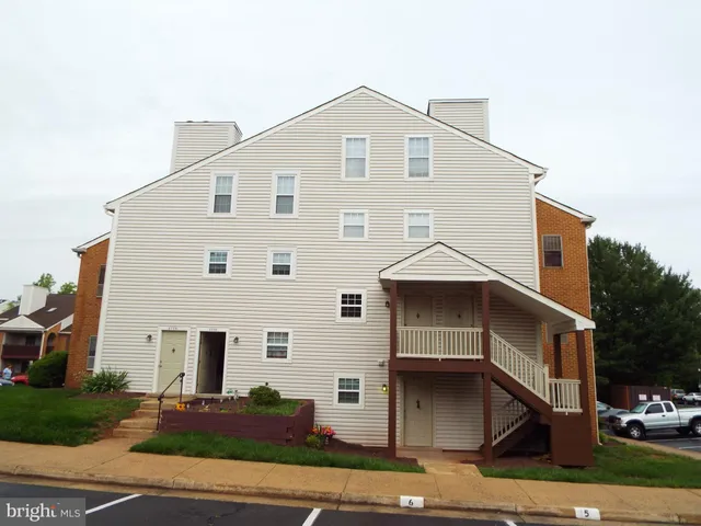 $211,400 | 8720 Sugarwood Court, Unit 1, Manassas, VA 20110