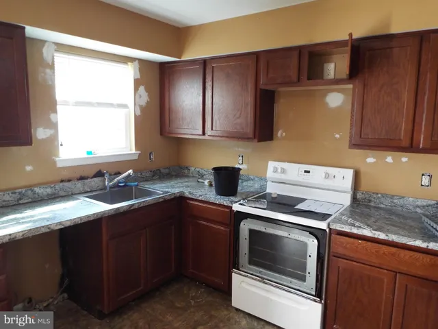 $211,400 | 8720 Sugarwood Court, Unit 1, Manassas, VA 20110