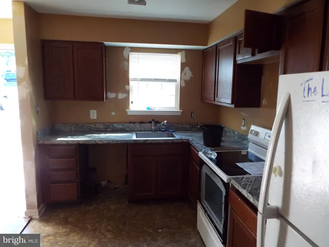 $211,400 | 8720 Sugarwood Court, Unit 1, Manassas, VA 20110