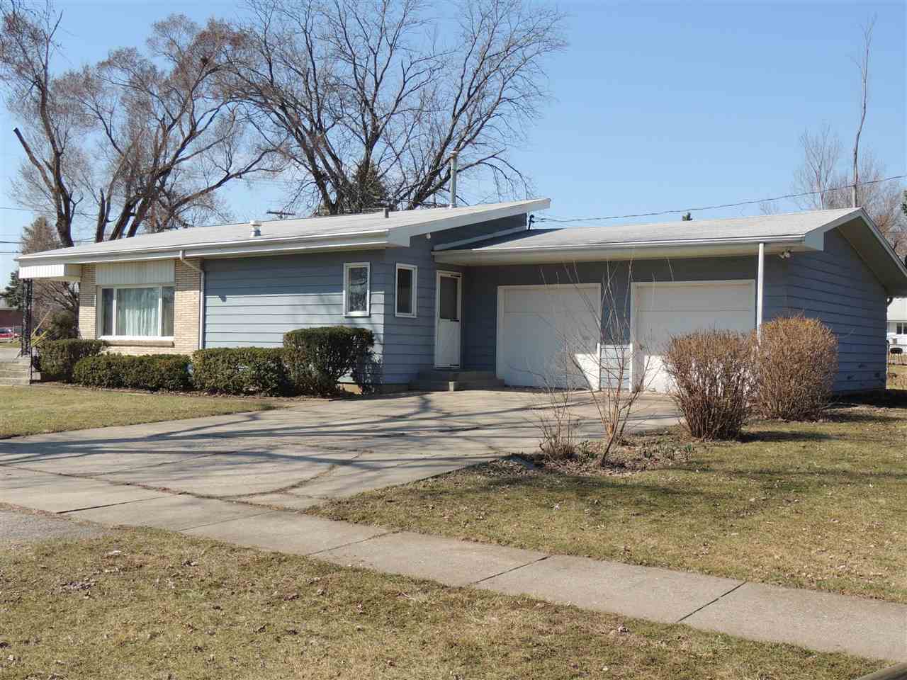 803 Halsted Road Rockford, IL 61103 - Photo 3 of 22 Gallery Image 3