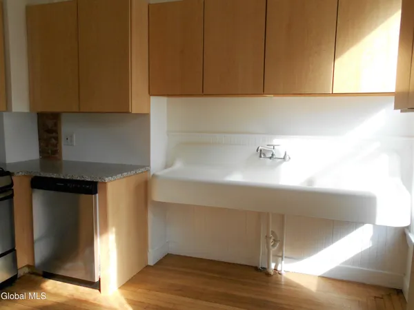 $1,845 | 8 5th Avenue, Unit 2, Saratoga Springs, NY 12866
