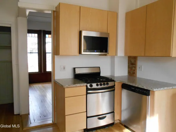 $1,845 | 8 5th Avenue, Unit 2, Saratoga Springs, NY 12866