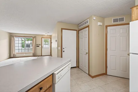 $214,900 | 8639 Quarry Ridge Lane, Unit I, Woodbury, MN 55125
