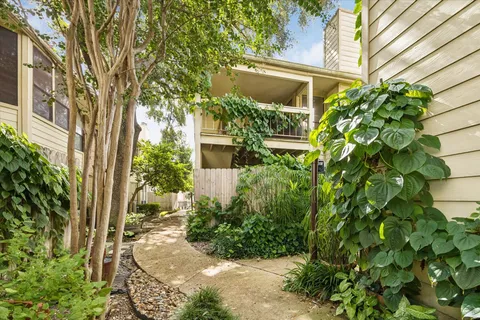 $190,000 | 1881 Bering Drive, Unit 82, Houston, TX 77057