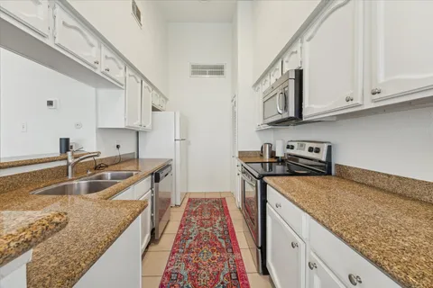 $190,000 | 1881 Bering Drive, Unit 82, Houston, TX 77057