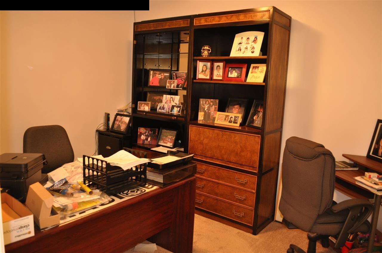 20 Pulehunui Road Kula, HI 96790 - Photo 16 of 30 a view of a workspace with furniture