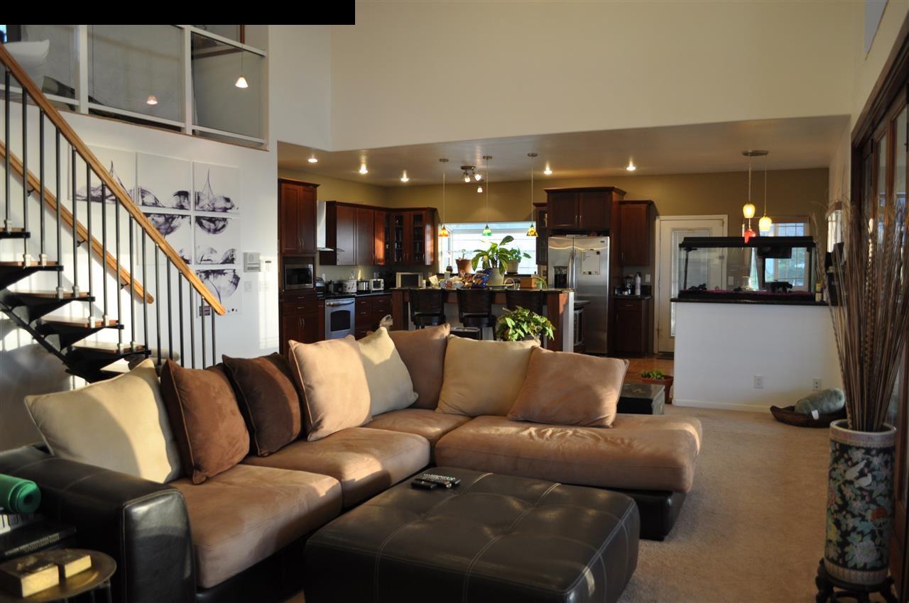 20 Pulehunui Road Kula, HI 96790 - Photo 8 of 30 a view of a living room kitchen and a wooden floor