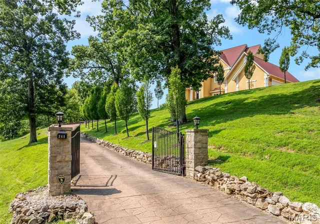 $1,817,000 | 265 Deer Run Lane, Eureka, MO 63025