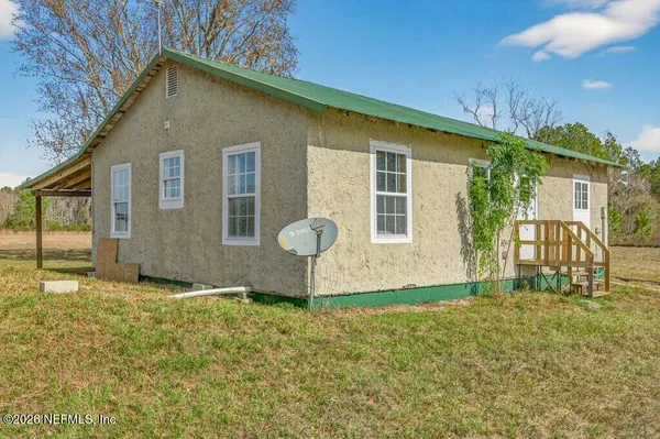 a view of a backyard with pathway