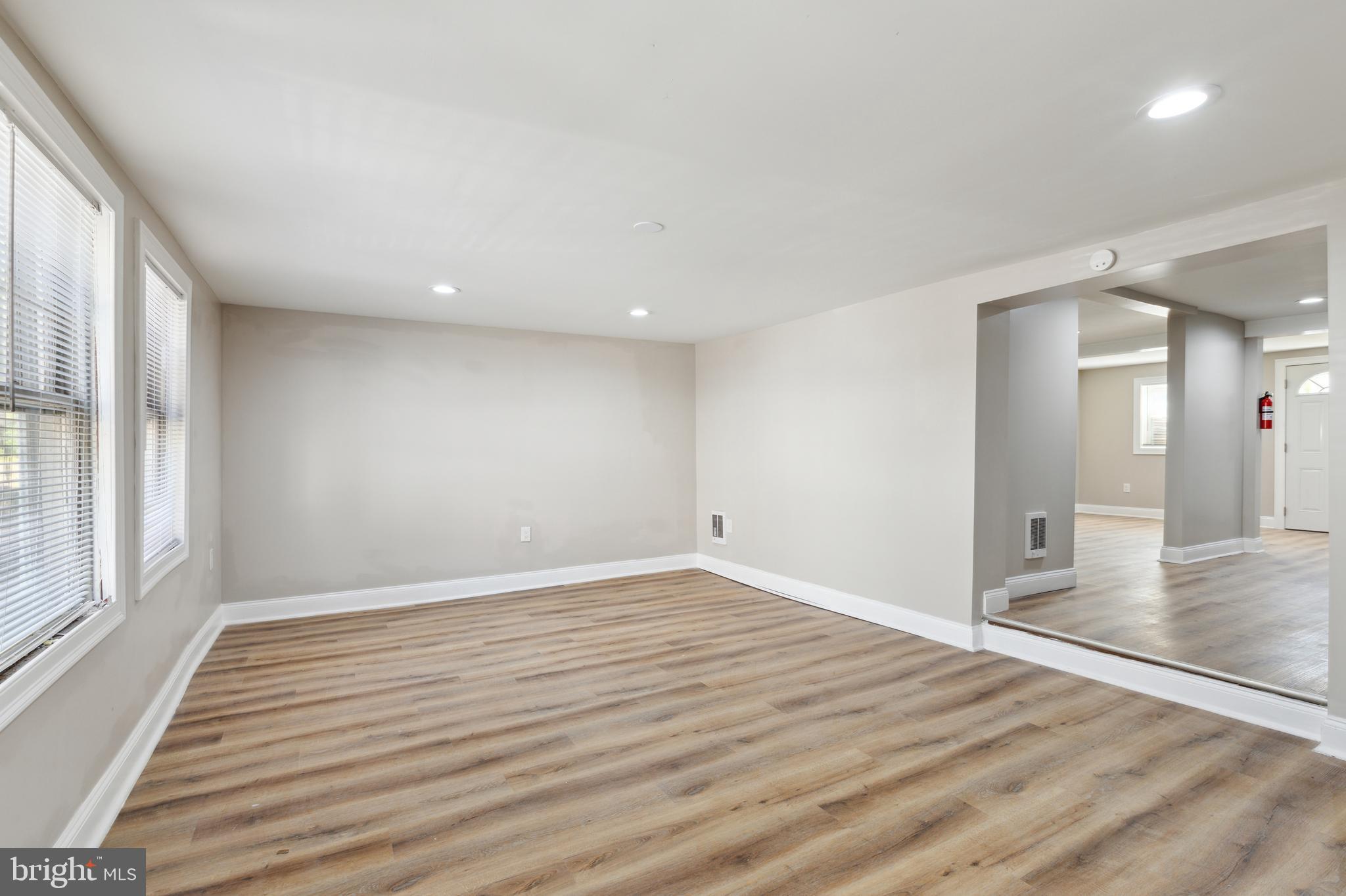 614 Minor Street Reading, PA 19602 - Photo 3 of 31 Livingroom area