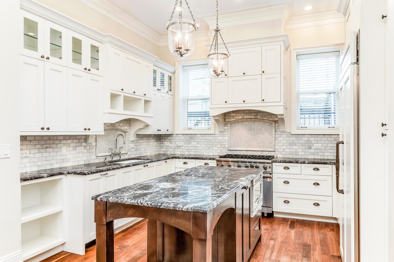 116 West Chestnut Street Chicago, IL 60610 - Photo 6 of 26
