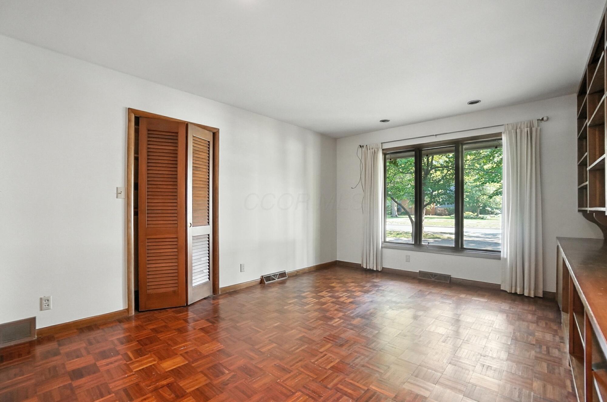 3885 Woodbridge Road Columbus, OH 43220 - Photo 46 of 158 043