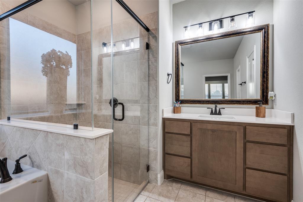 3149 Deer Lk Lane Mesquite, TX 75181 - Photo 12 of 24 a bathroom with a double vanity sink mirror and bathtub