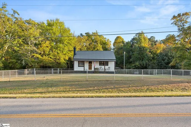 $249,000 | 224 Syphrit Road, Wellford, SC 29385